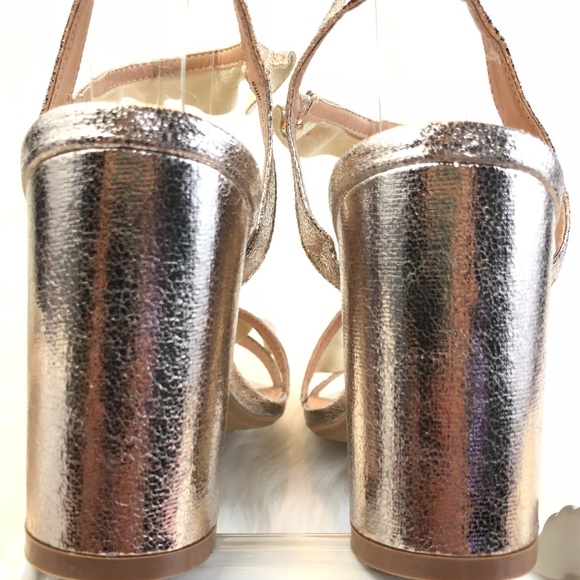 🆕Report Gold Metallic Ruffle Asymmetrical heels 9 - Picture 4 of 7